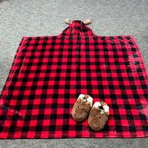 Abercrombie Moose Hooded Throw/Blanket and Abercrombie Children’s Moose Slippers